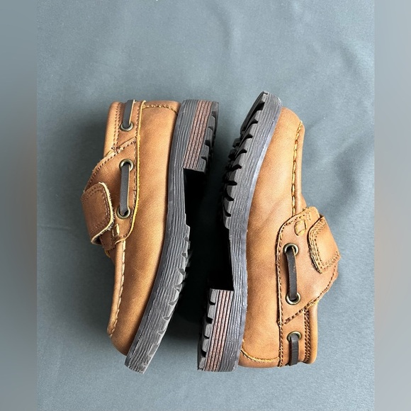 VGUC Cat & Jack Boys Brown Faux Leather Dress Loafers Sz 7 - Picture 13 of 13